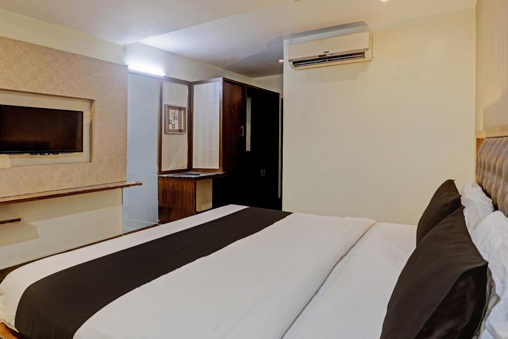 Capital O Surabhi Elite Near Miraj Cinemas - Shalini Shivani Sururnagar Exterior foto