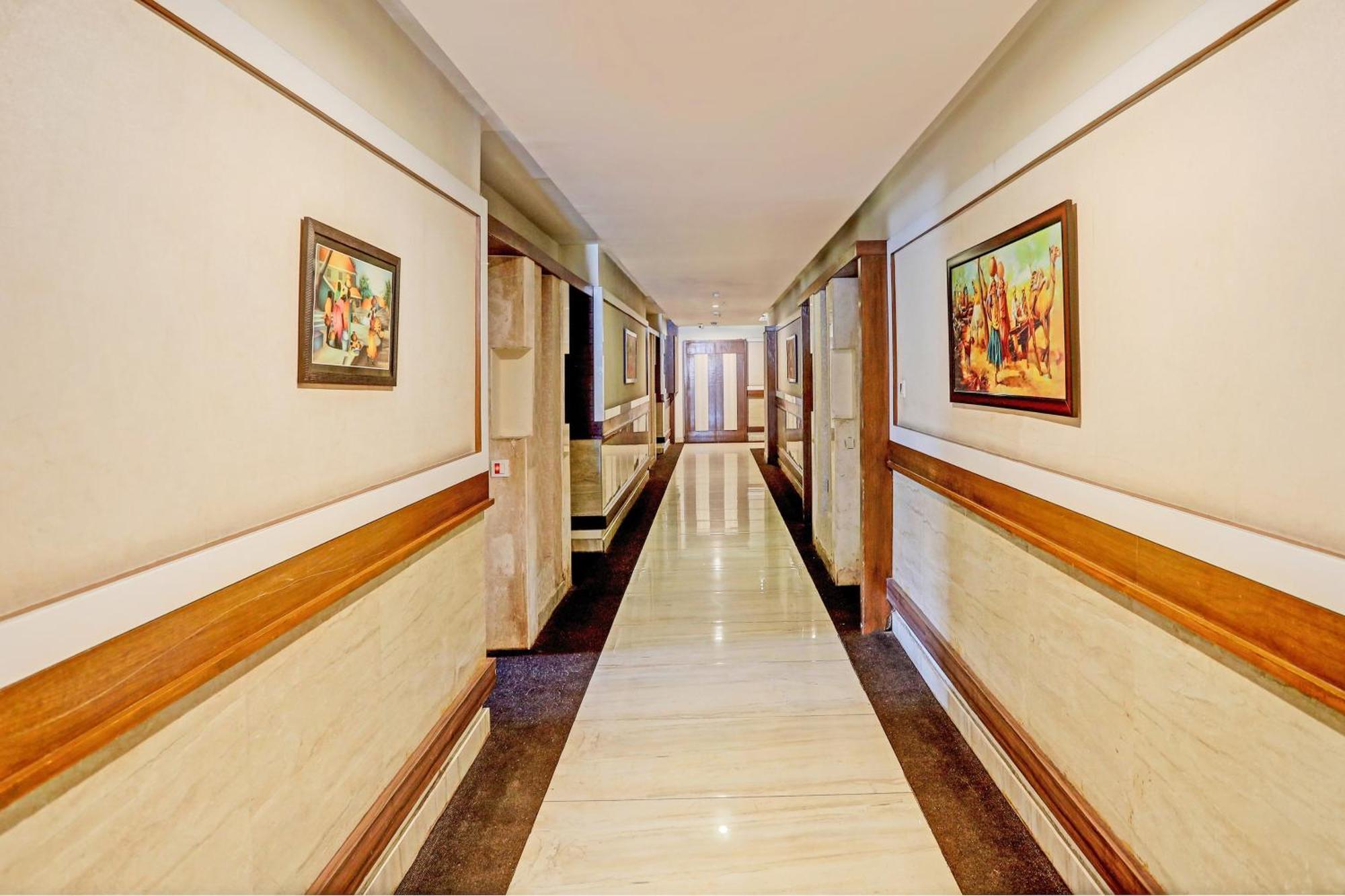 Capital O Surabhi Elite Near Miraj Cinemas - Shalini Shivani Sururnagar Exterior foto