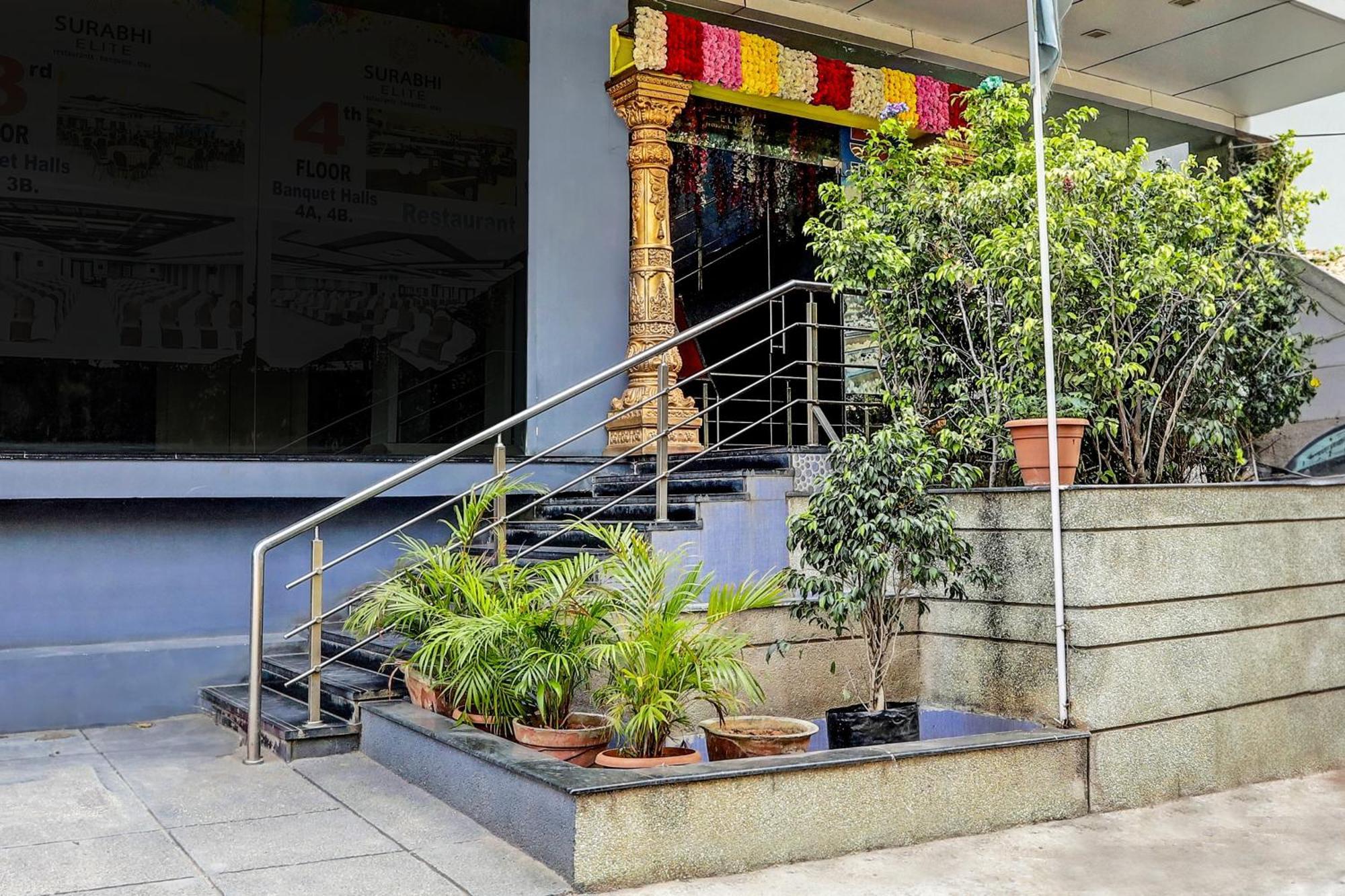 Capital O Surabhi Elite Near Miraj Cinemas - Shalini Shivani Sururnagar Exterior foto