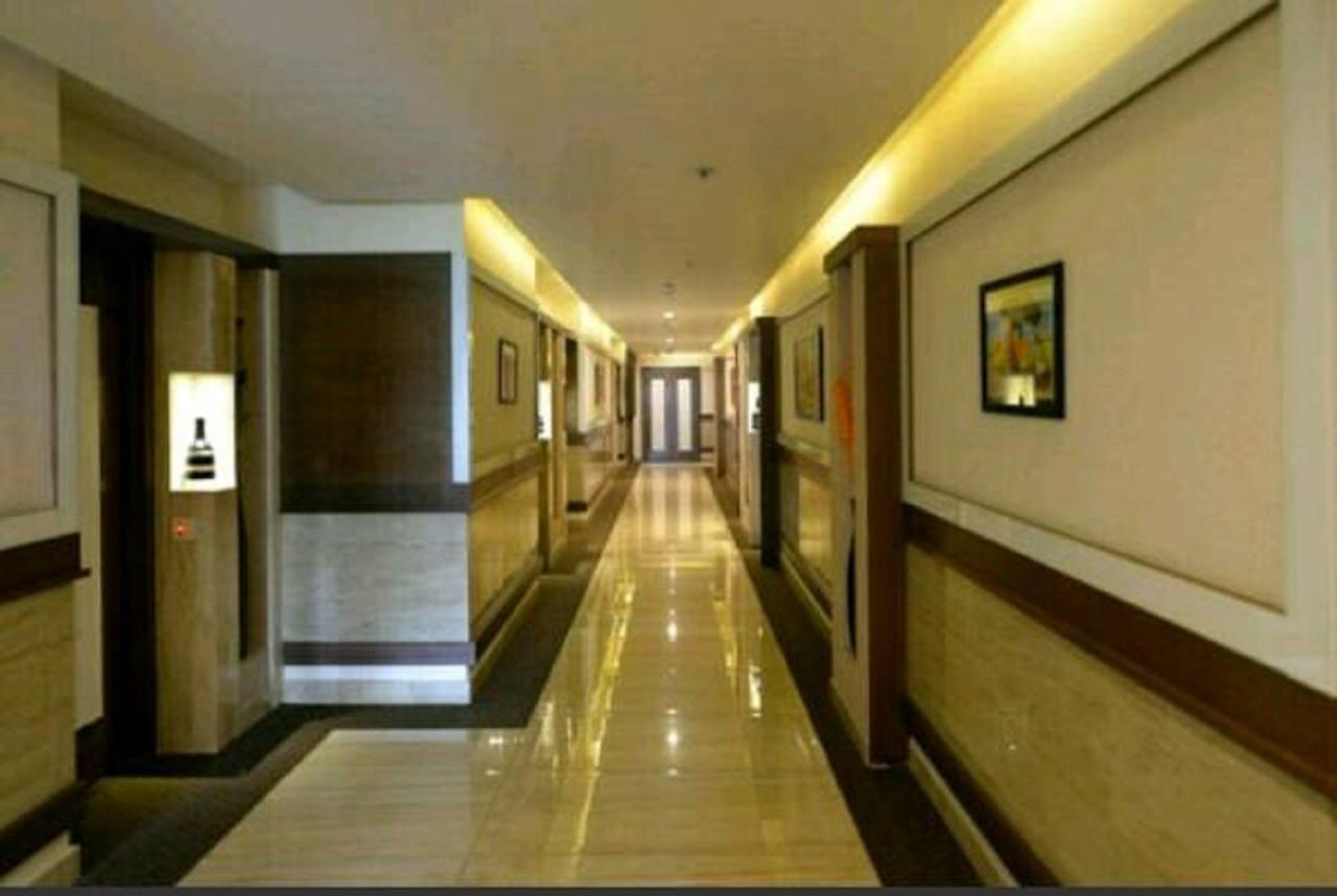 Capital O Surabhi Elite Near Miraj Cinemas - Shalini Shivani Sururnagar Exterior foto
